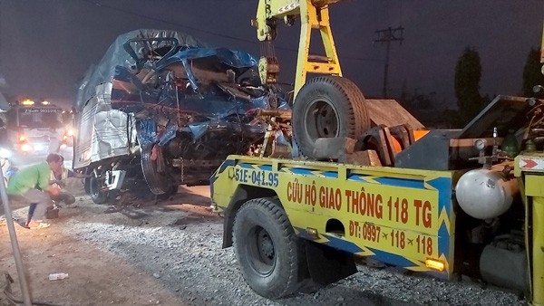 Phương tiện hư hỏng nặng sau va chạm.