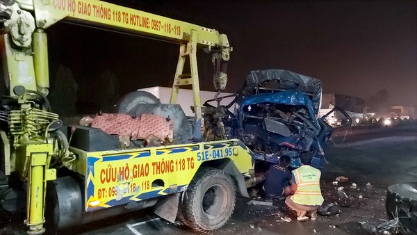 Hiện trường vụ tai nạn liên hoàn (ảnh: Cand).