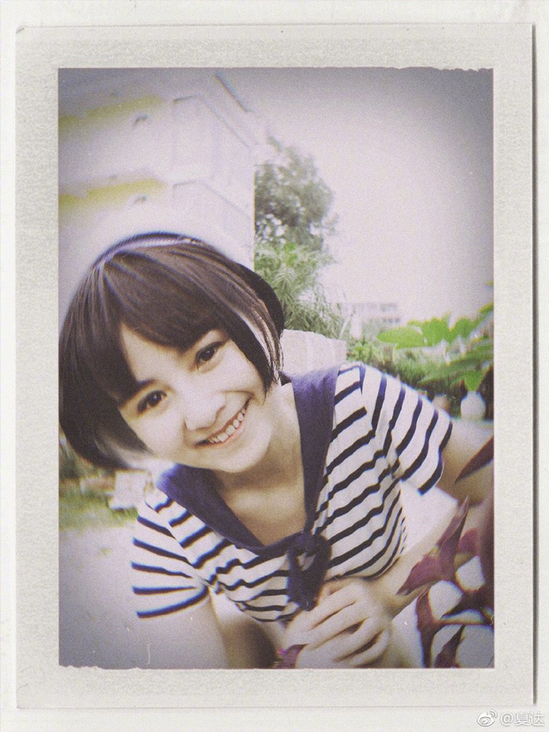 Bức ảnh hiếm hoi được nữ họa sĩ chia sẻ cho thấy ngoại hình cô dường như chẳng hề thay đổi so với 10 năm trước