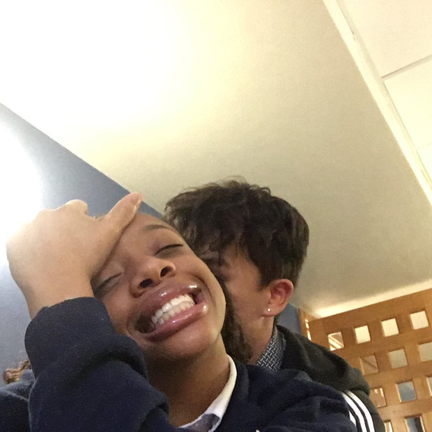 Bạn gái của chàng nam thần con lai 2k3.