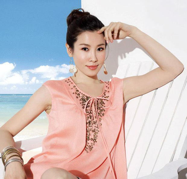 Sự nghiệp Lee Tae Ran lao đao khi bị quản lý, bạn trai cũ dọa tung clip nóng. Sau cùng cô đã được công chúng bảo vệ