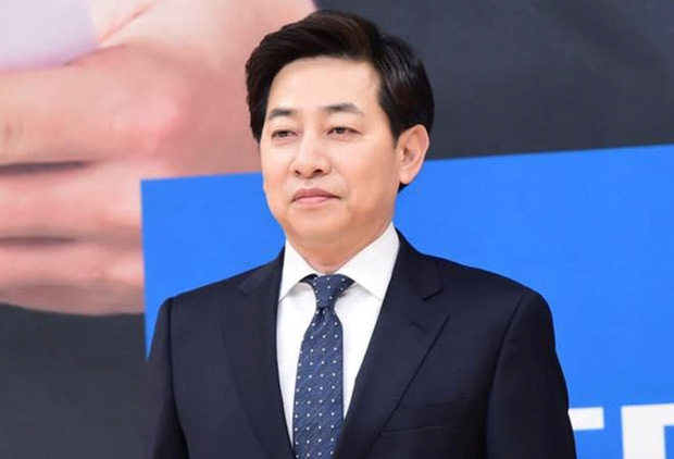 MC nổi tiếng của đài truyền hình quốc gia phải xin nghỉ việc sau khi bị phát hiện chụp lén dưới váy phụ nữ