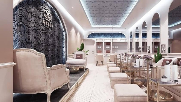 Năm 2019, người đẹp còn lấn sân sang lĩnh vực kinh doanh bằng việc mở tiệm làm nail sang chảnh ở TP.HCM.