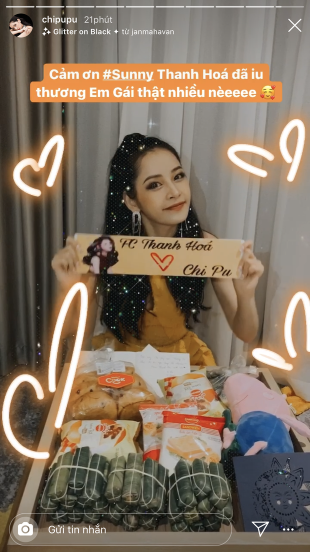 Chi Pu hạnh phúc khoe quà fan tặng ngay những phút đầu tiên của năm mới.