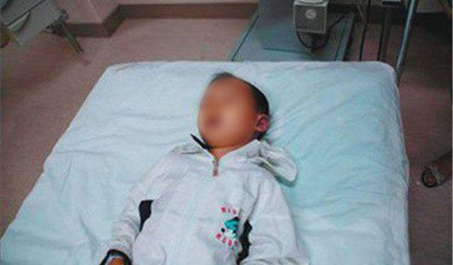 Tiểu Khang vì tuổi nhỏ nên đã phải sống thực vật suốt đời.