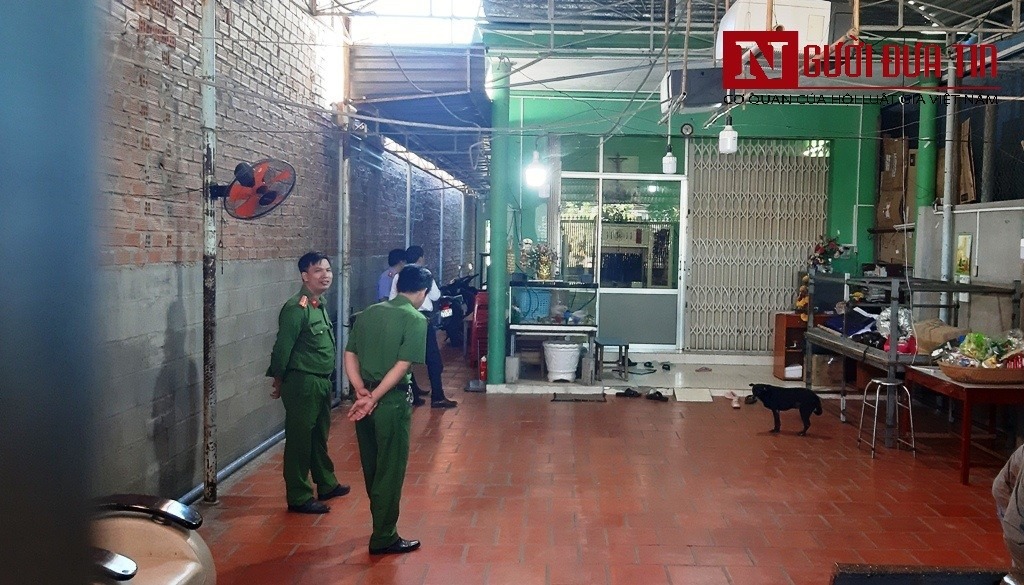 Cơ quan CSĐT kiểm tra nơi bà Thu dạy kèm. (Ảnh: Duy Quan).