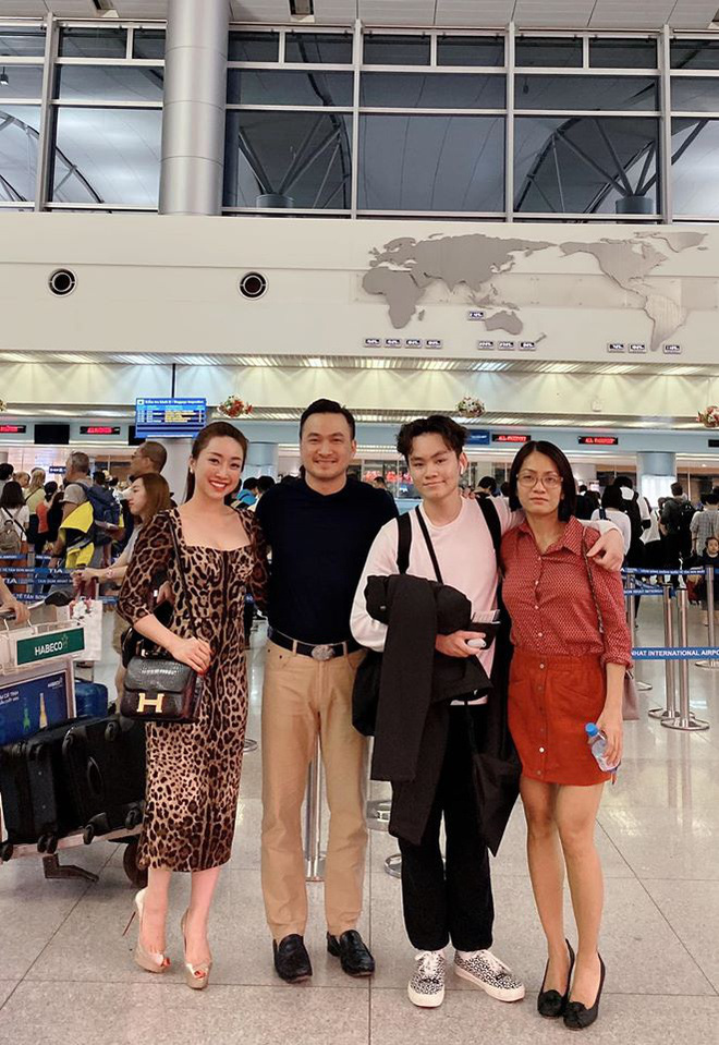 Con trai nam diễn viên cũng rất ủng hộ và yêu quý bạn gái mới của bố.