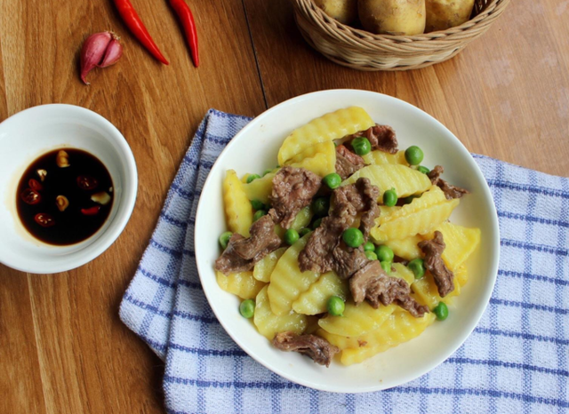 Khoai tây xào thịt bò là món ăn tốt cho sức khỏe. Ảnh minh họa