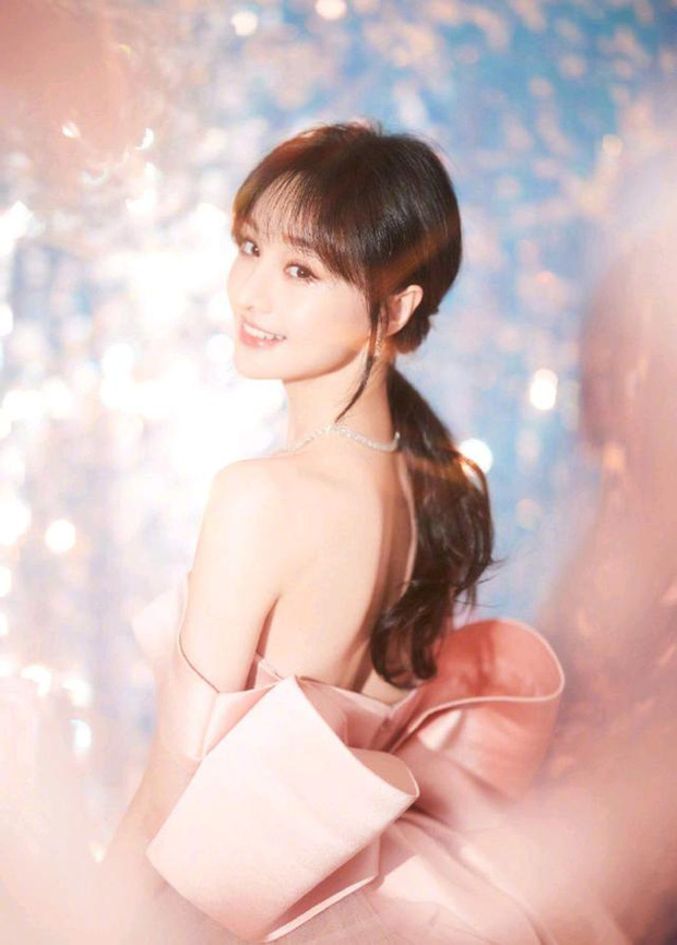 Có thông tin cho biết Trịnh Sảng từng có quan hệ ám muội với 1 vị kim chủ và đây là nguyên nhân khiến cặp đôi này tan vỡ.