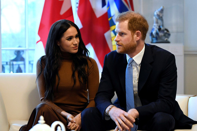 Vợ chồng Hoàng tử Harry - Meghan Markle khiến hoàng gia Anh rơi vào khủng hoảng chưa từng thấy.