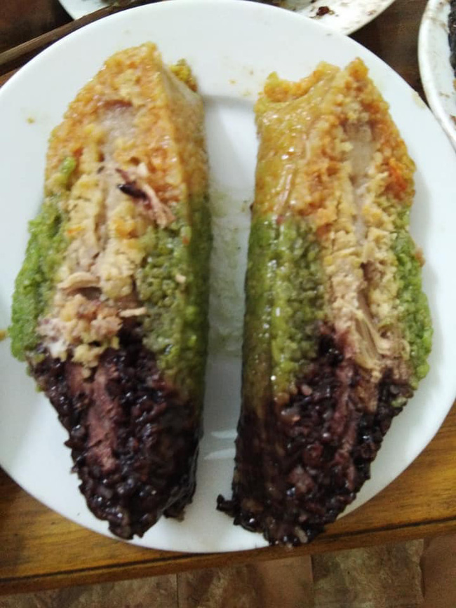 Có năm anh chị Hùng cũng làm thêm bánh chưng ngũ sắc, bánh chưng cẩm.