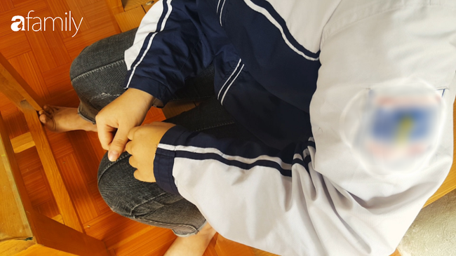 Hai bé kể lại sự việc