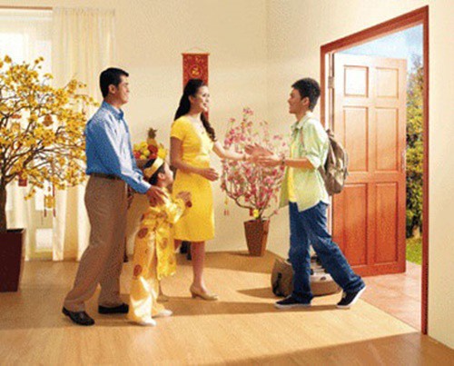 Nếu hợp mệnh, người xông đất sẽ mang lại may mắn lộc tài cả năm đó cho gia chủ và cả gia đình. Ảnh minh họa.