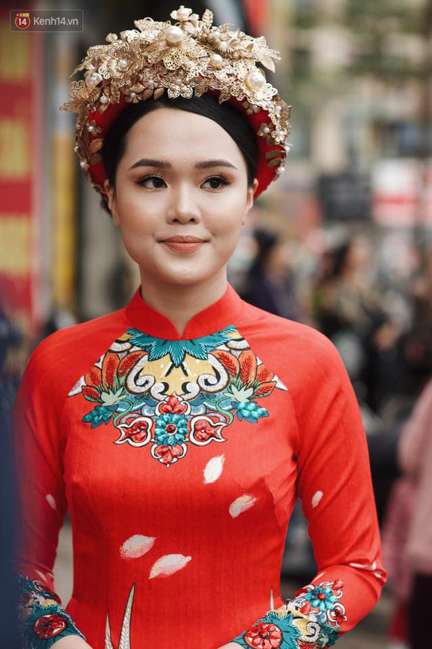 Quỳnh Anh kém sắc vì lớp makeup dày trong ngày đám hỏi