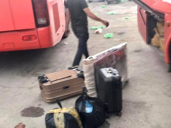 Bị sang xe giữa đường khiến nhiều người bức xúc (Ảnh do bạn đọc cung cấp)