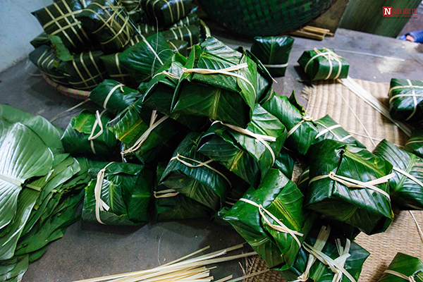 Trung bình mỗi ngày một xưởng ở làng Bạc gói được từ 1000 – 2000 bánh.