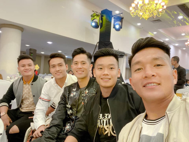 Dàn tuyển thủ U23 Việt Nam bảnh bao những ngày cuối năm.