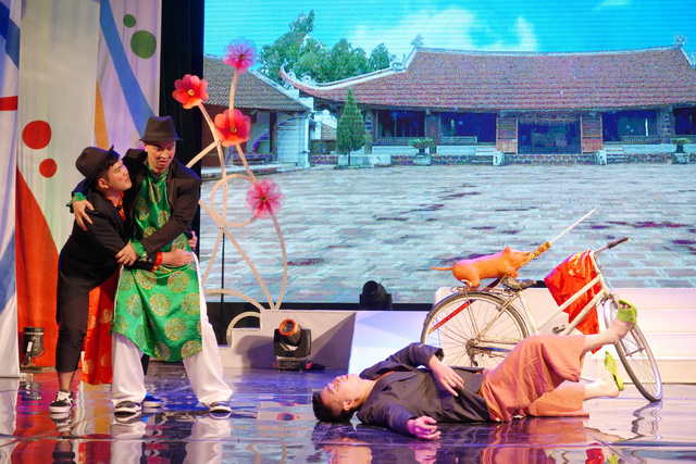 Quan lớn chia lợn