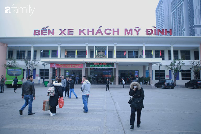 26 Tết nhưng lượng khách đổ về bến xe Mỹ Đình không khác ngày thường.