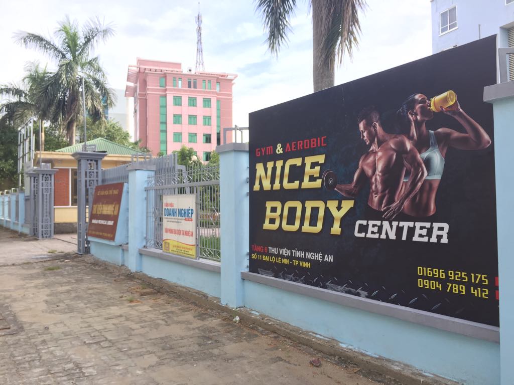 Thư viện đang cho một số đơn vị thuê mặt bằng.