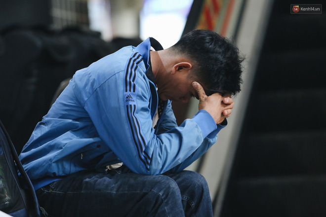 Những ánh mắt bơ phờ, mệt mỏi vì đi xe đò nhưng đến sớm như đi máy bay. 