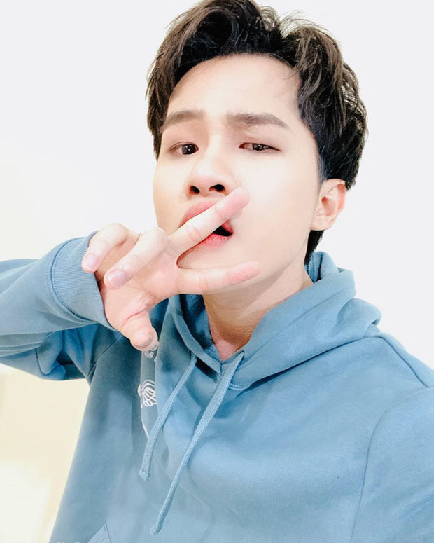 Vào đầu tháng 1, Jack cũng lần đầu đăng tải hình ảnh sau thời gian nhập viện vì sốc tâm lý. Vì đã sút tới 6kg chỉ trong vòng hơn 10 ngày nên nam ca sĩ lộ diện với gương mặt gầy đi trông thấy.