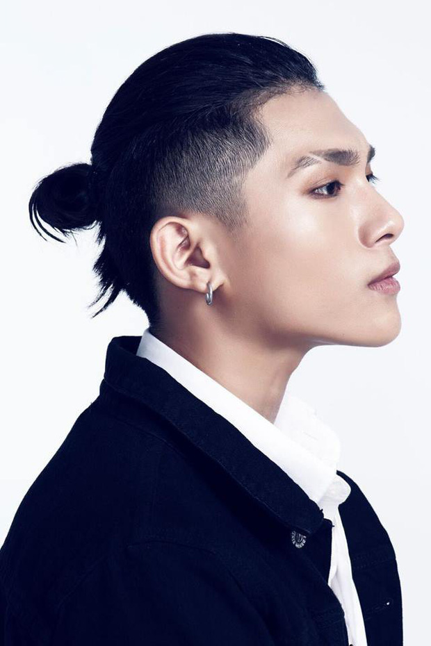 Cậu bé trổ mã, theo đuổi hình tượng nam tính trong showbiz.