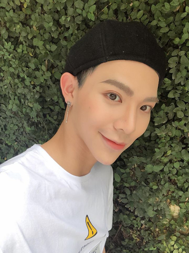 Tuy nhiên, có những lúc gương mặt Erik nhọn đến bất thường.