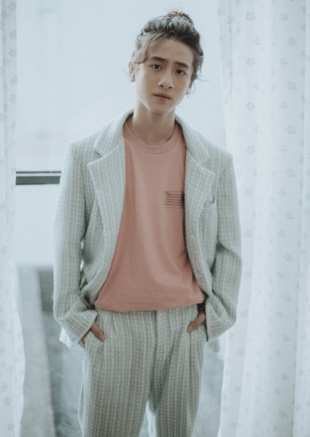 Cậu bé tí hon ngày nào nay đã cao lớn.