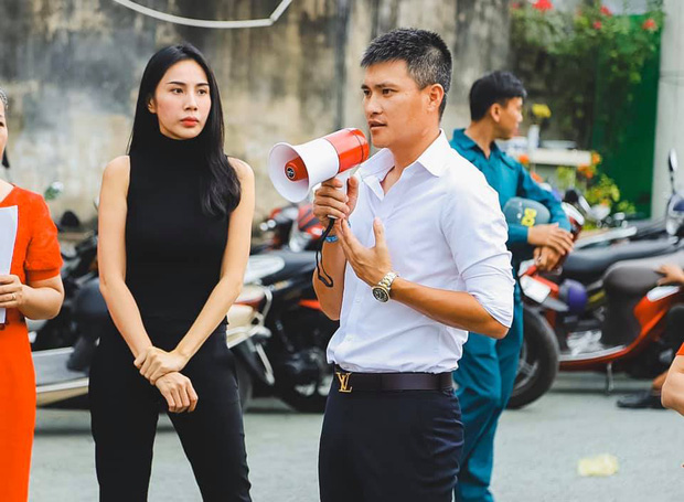 Sau 12 năm bên nhau, tóc Công Vinh đã lấm tấm bạc còn Thủy Tiên ngày càng xinh đẹp.