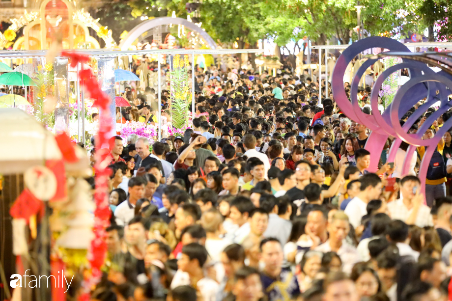 Thậm chí có người còn cho rằng, nếu không đi đường hoa Nguyễn Huệ thì cảm thấy Tết chẳng còn vui.