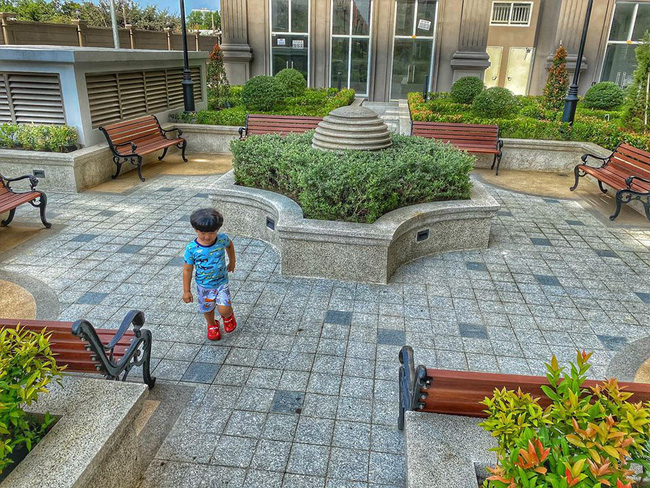 Thanh Bình chia sẻ hình con trai Louis trên trang cá nhân.