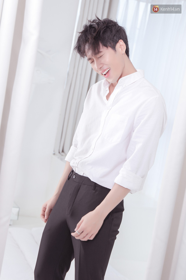 Áo trắng làm tất cả mọi người say nắng