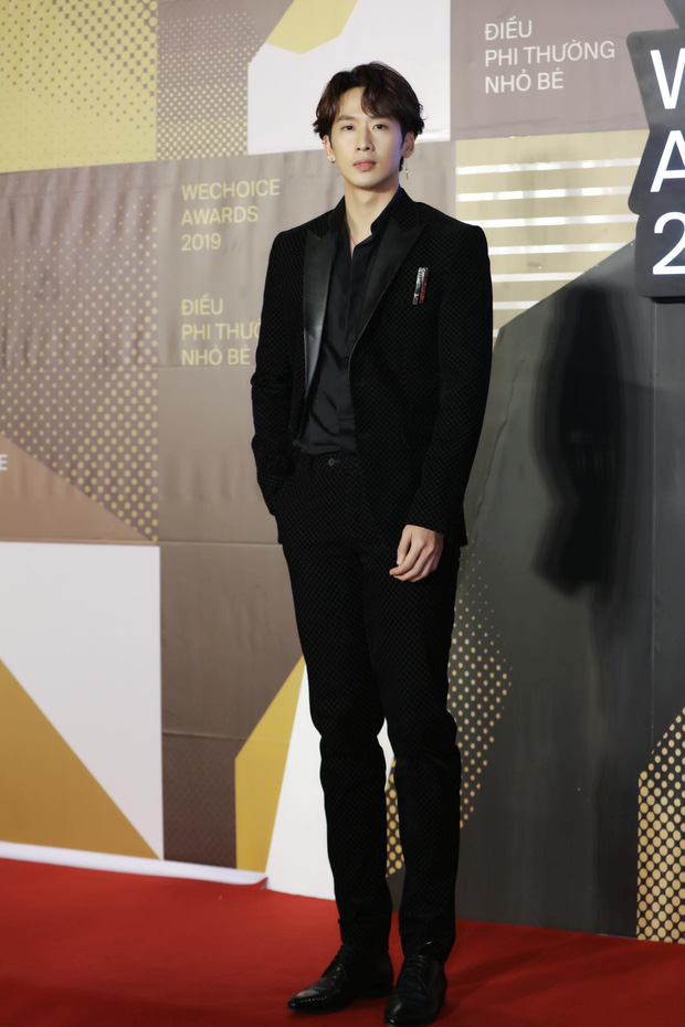 Đôi chân dài cực phẩm