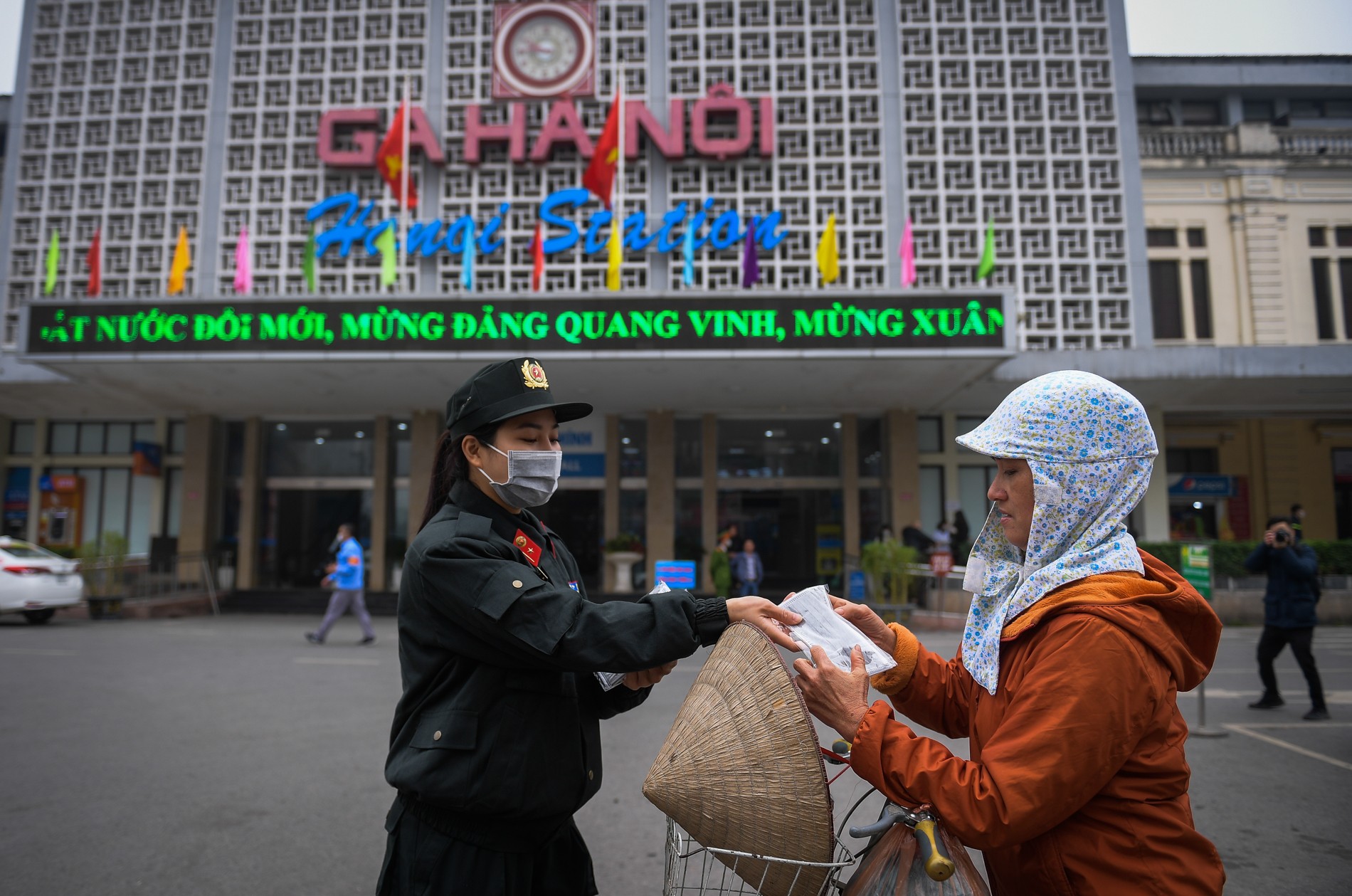 Số lượng khẩu trang được phát tới tận tay người dân là 75.000 chiếc.