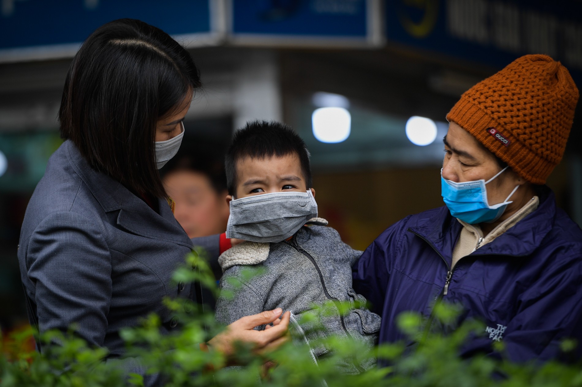 Cũng liên quan đến dịch viêm phổi cấp Vũ Hán, Thủ tướng Chính phủ Nguyễn Xuân Phúc đã ký Quyết định số 173/QĐ-TTg công bố dịch viêm đường hô hấp cấp do chủng mới của virus corona (nCoV) gây ra.