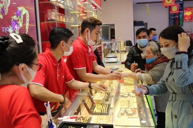 Sức mua không giảm nhưng khách mua rải rác để tránh tập trung đông người