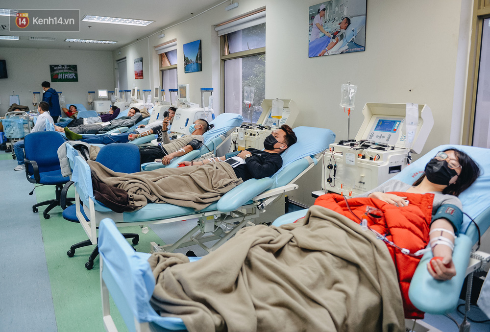 Đây là khu vực hiến tiểu cầu. Một người hiến tiểu cầu bằng máy chiết tách tự động hay còn gọi là tiểu cầu đậm đặc, mỗi lần hiến được 6 đơn vị tiểu cầu, trong khi người hiến máu toàn phần 450 ml tối đa chỉ điều chế được 01 đơn vị tiểu cầu. Truyền tiểu cầu đậm đặc giảm nguy cơ gây xuất hiện các phản ứng miễn dịch, giảm nguy cơ gây lây nhiễm HIV và các bệnh nhiễm trùng cho người bệnh.