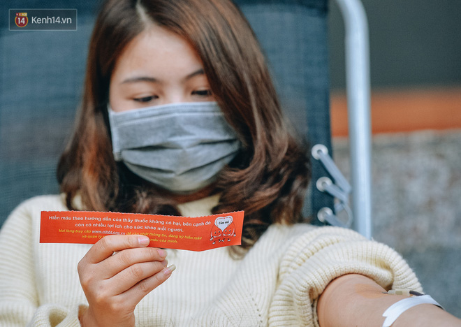 Để kịp thời đáp ứng nhu cầu máu cho cấp cứu và điều trị, Viện Huyết học – Truyền máu Trung ương đã có công văn báo cáo Bộ Y tế để được phép huy động vận động nhiều người hiến máu song song với tăng cường các biện pháp phòng chống dịch. Từ ngày 5/2, hưởng ứng lời kêu gọi của Viện, hàng trăm người dân, người nhà bệnh nhân, đã không quản ngại khó khăn, tích cực đến các cơ sở sẵn sàng hiến máu và tiểu cầu.