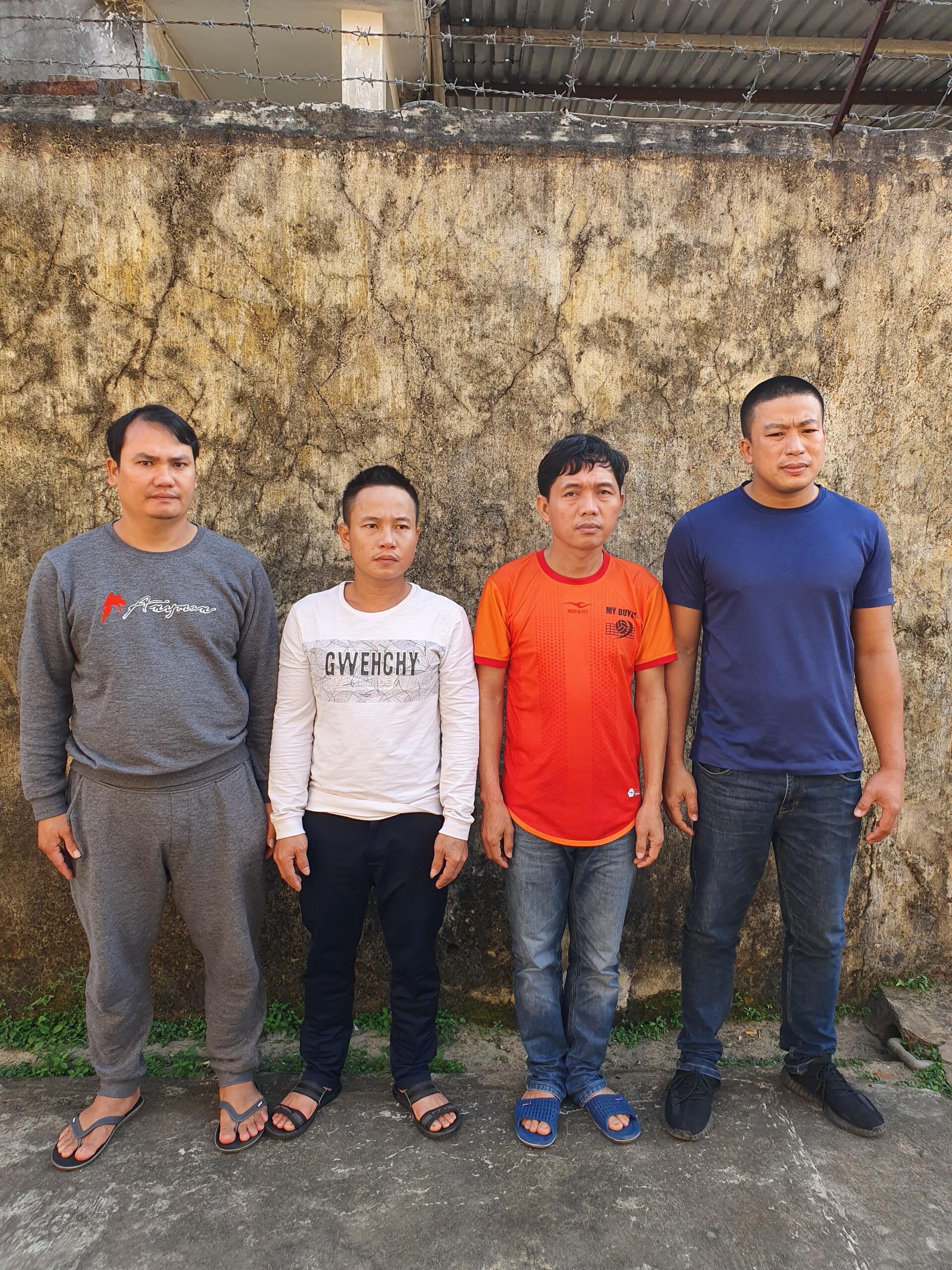 Các đối tượng tại cơ quan công an.