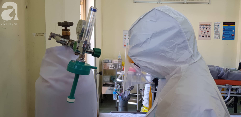 Mỗi ngày sẽ có 6 bác sĩ và điều dưỡng của BV Bệnh Nhiệt đới và BV huyện Củ Chi tham gia hoạt động chăm sóc người bệnh.