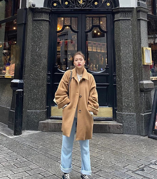 Diện kiểu quần có công dụng che khuyết điểm và kéo chân tài tình còn có Yeri. Vào những ngày trời trở lạnh và muốn ăn diện trẻ trung, bạn tốt nhất là nên 