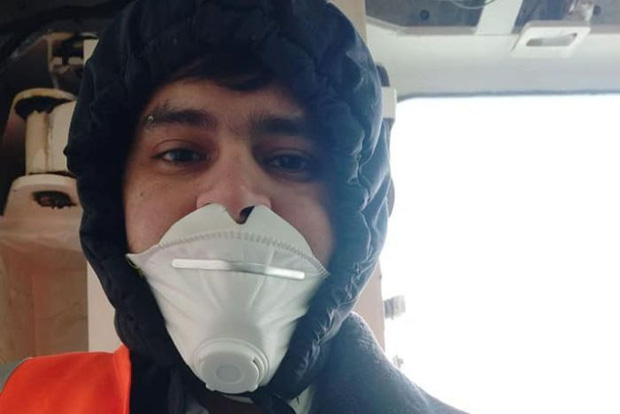 Binay Kumar Sarkar - nhân viên trên tàu