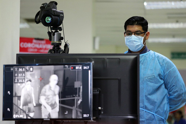 Hình ảnh kiểm tra thân nhiệt tại Malaysia