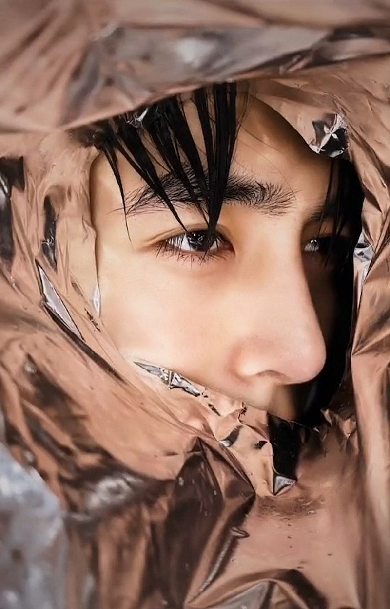 Nếu chưa biết trend chụp ảnh với giấy bạc mới toe này thì bạn đã trở thành “người tối cổ” rồi đó