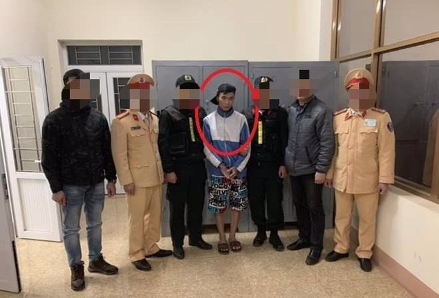 Đối tượng Phạm Ngọc Tuấn bị bắt giữ khi trên đường lẩn trốn đến Sơn La. Ảnh: Cơ quan Công an cung cấp