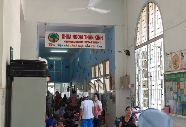 Bé trai đang được điều trị tại Khoa Ngoại thần kinh - BV Nhi đồng 2, TP.HCM.