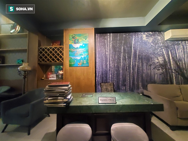 Nhiều hồ sơ, sổ sách đang được xếp dọn lại.