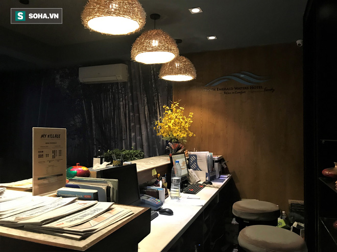 Nữ chủ nhân khách sạn cho biết, tại một số chi nhánh, tiền thuê mặt bằng đã được chi trả hết nên giờ không còn đón khách thuê phòng, bà để cho một số nhân viên ở lại khách sạn, vừa trông coi đồ đạc, vừa đỡ tiền thuê trọ.