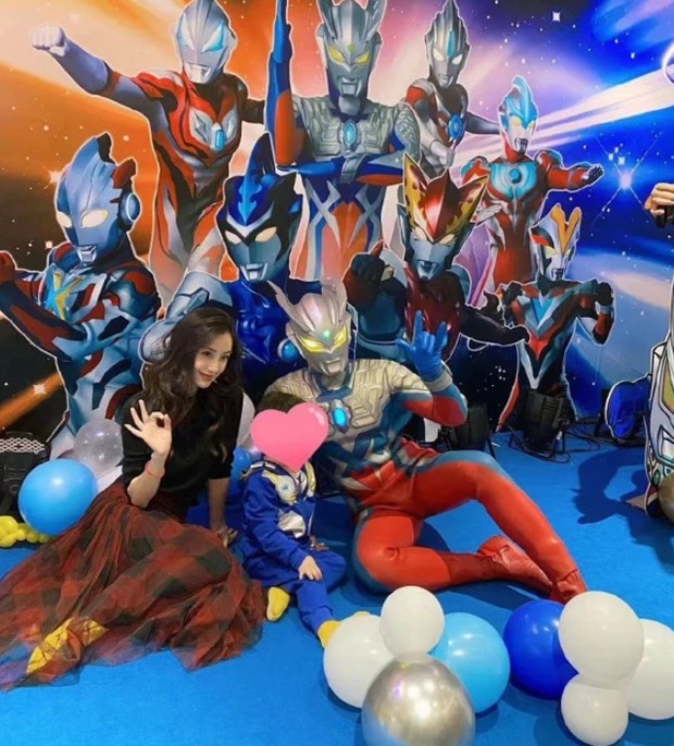 Hai vợ chồng vẫn xuất hiện hạnh phúc bên nhau trong sinh nhật 3 tuổi của con trai cách đây không lâu